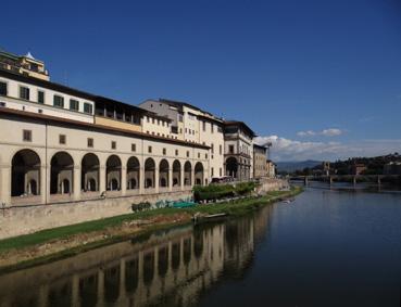 Iconographie - Florence - Palais Galleria degli Uffizi vus du Pont Vecchio sur l'Arno