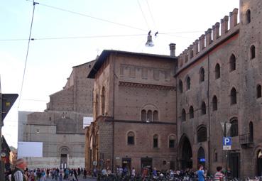 Iconographie - Bologne - Via Rizzoli, vue vers la basilique de San Petronio, arrière du Palazzo del Podesta 