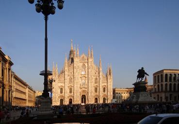 Iconographie - Milan - Place Duomo, la cathédrale de la Nativité de la Sainte Vierge 