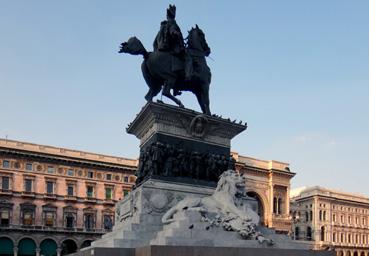 Iconographie - Milan - Place Duomo, la statue équestre de Vittorio Emanuele II 