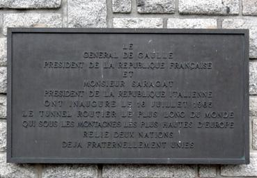 Iconographie - Plaque inaugurale d'ouverture du tunnel du Mont-Blanc