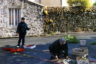 Iconographie - Réalisation des reposoirs et chemins fleuris pour la Fête-Dieu