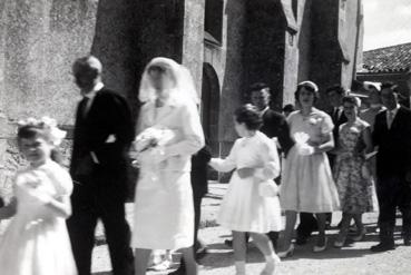 Iconographie - Cortège de noce avec la mariée au bras de son père