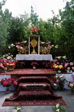 Iconographie - Procession de la Fête-Dieu - Un reposoir