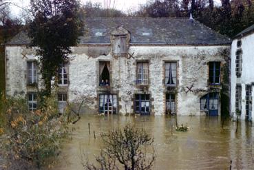 Iconographie - Crue de la Sèvre près du pont