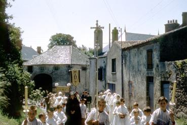 Iconographie - Procession de Fête-Dieu, les assitants