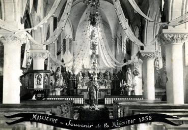 Iconographie - Souvenir de la mission 1938 - La statue du Sacré-Coeur devant l'autel