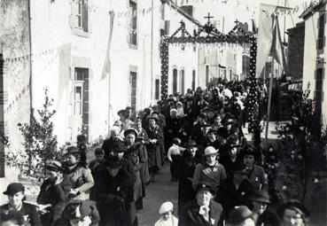 Iconographie - Souvenir de la mission 1938 - Les femmes en procession