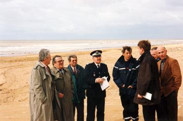 Iconographie - Réunion de travail sur le projet du front de mer avec la présence de M. le Sous-préfet