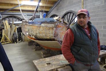 Iconographie - Le charpentier naval qui restaure le canot France
