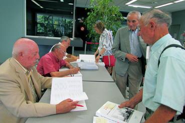 Iconographie - Lancement du livre du canton de Challans - Les dédicaces