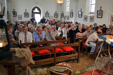 Iconographie - Concert de chants de marin par Touline, chapelle de la Bloire - Le public