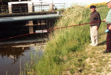 Iconographie - Henri Burgaud, marié du film La terre qui meurt, au pont du Pommier