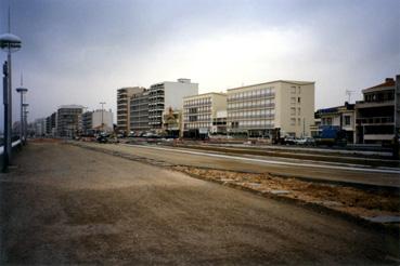 Iconographie - Front de mer : travaux entre l'avenue de la Mer et l'avenue de la Forêt