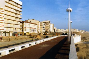 Iconographie - Front de mer : travaux entre l'avenue de la Mer et l'avenue de la Forêt