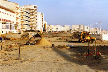 Iconographie - Front de mer : travaux entre l'avenue de la Mer et l'avenue de la Forêt