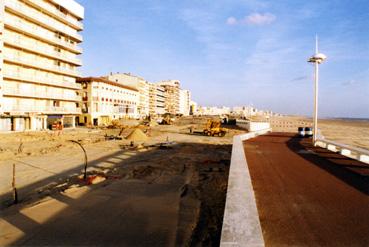 Iconographie - Front de mer : travaux entre l'avenue de la Mer et l'avenue de la Forêt