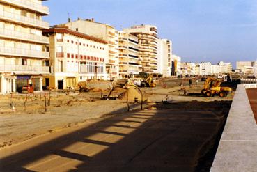 Iconographie - Front de mer : travaux entre l'avenue de la Mer et l'avenue de la Forêt