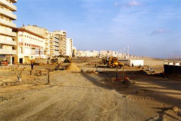 Iconographie - Front de mer : travaux entre l'avenue de la Mer et l'avenue de la Forêt