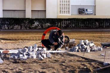 Iconographie - Front de mer : En mars, pose des pavés