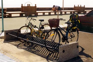 Iconographie - Front de mer après réhabilitation : Garage à vélos