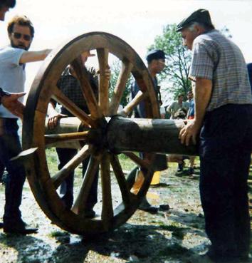 Iconographie - Construction de la brouette géante - La roue