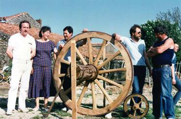 Iconographie - Construction de la brouette géante - Les membres de l'association