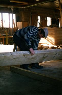 Iconographie - Construction de la brouette géante - Un brancard