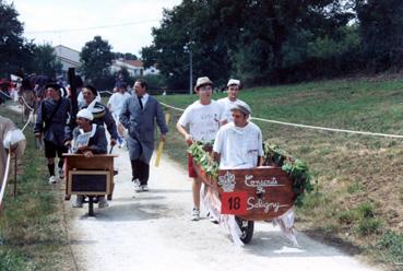 Iconographie - Course de brouettes - Brouette des conscrits de Saligny