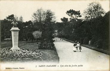 Iconographie - Une allée du jardin public