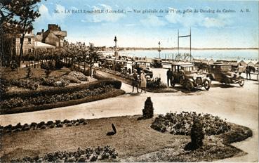 Iconographie - Vue générale de la plage, prise du dancing du Casino