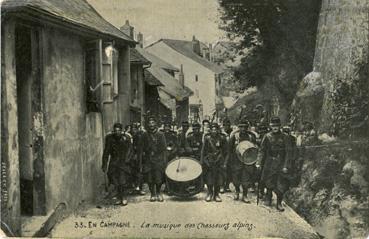 Iconographie - En campagne - La musique des Chasseurs alpins