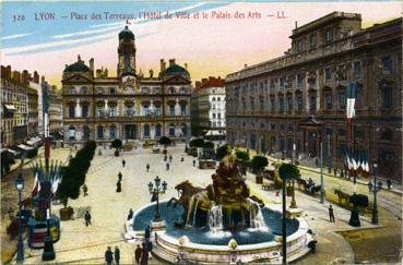 Iconographie - Place des Terreaux, l'hôtel de Ville et le palais des Arts