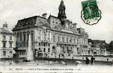 Iconographie - L'hôtel de Ville, (Laloux, architecte) et les jets d'eau