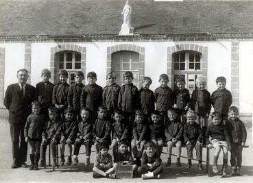 Iconographie - Jean Michaud et ses élèves à l'école du Sacré-Coeur