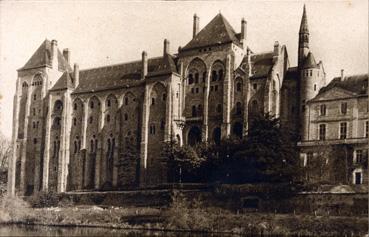 Iconographie - L'abbaye de Solesme - Les bâtiments de 1896, vus de l'île Saint-Clément