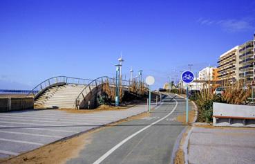 Iconographie - La passerelle, face à l'avenue de la Mer