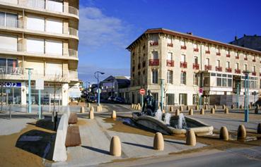 Iconographie - La Baigneuse, face à l'avenue de la Plage