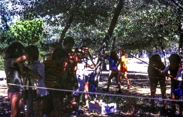 Iconographie - Centre aéré - Jeux d'enfants, pêche à la ligne