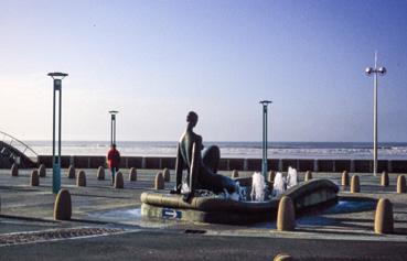 Iconographie - Le front de mer - La Baigneuse, d'Henri Murail