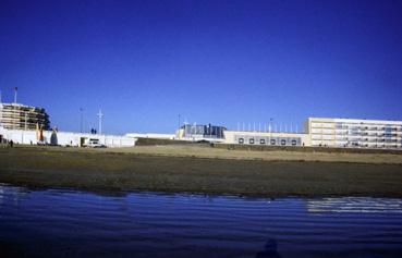 Iconographie - Le front de mer - Le palais des congrès Odysséa vu de la plage