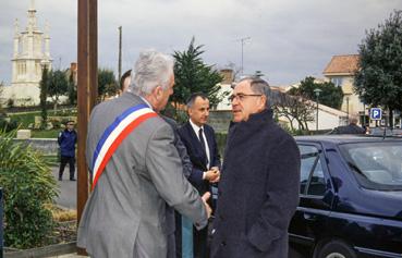 Iconographie - Accueil de François Patriat, secrétaire d'État