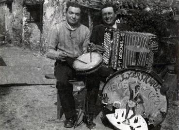 Iconographie - Gustave Denois, batterie, Eugène Simonneau, accordéon