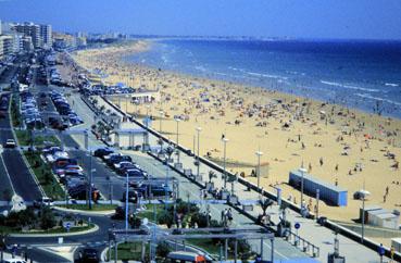 Iconographie - Le front de mer - Vue vers la plage des Demoiselles