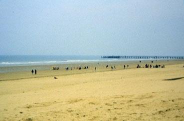 Iconographie - Promenade sur la plage hors saison
