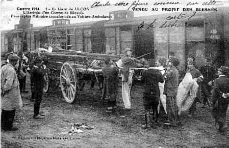 Iconographie - En gare de Luçon : L'arrivée d'un convoi de blessés