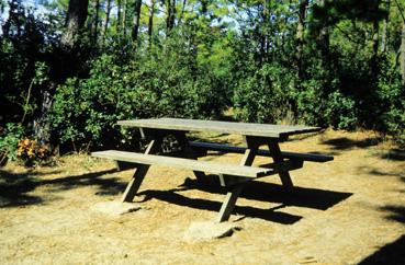 Iconographie - Sentier pédestre Saint Jean - Notre-Dame, table de pique-nique