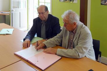 Iconographie - Signature du contrat de formation MDAV et EthnoDoc