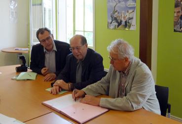 Iconographie - Signature du contrat de formation MDAV et EthnoDoc
