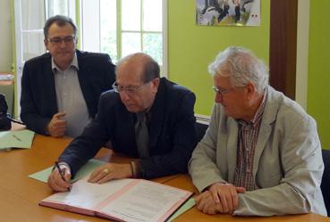 Iconographie - Signature du contrat de formation MDAV et EthnoDoc